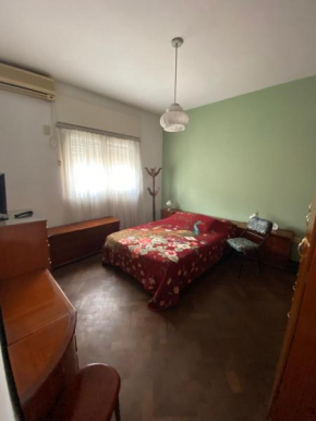 LA PLATA CASA ALQUILER TEMPORARIO con garaje CHICO - MINIMO ALQUILER X 2 DÍAS--AVISAR al CELULAR
